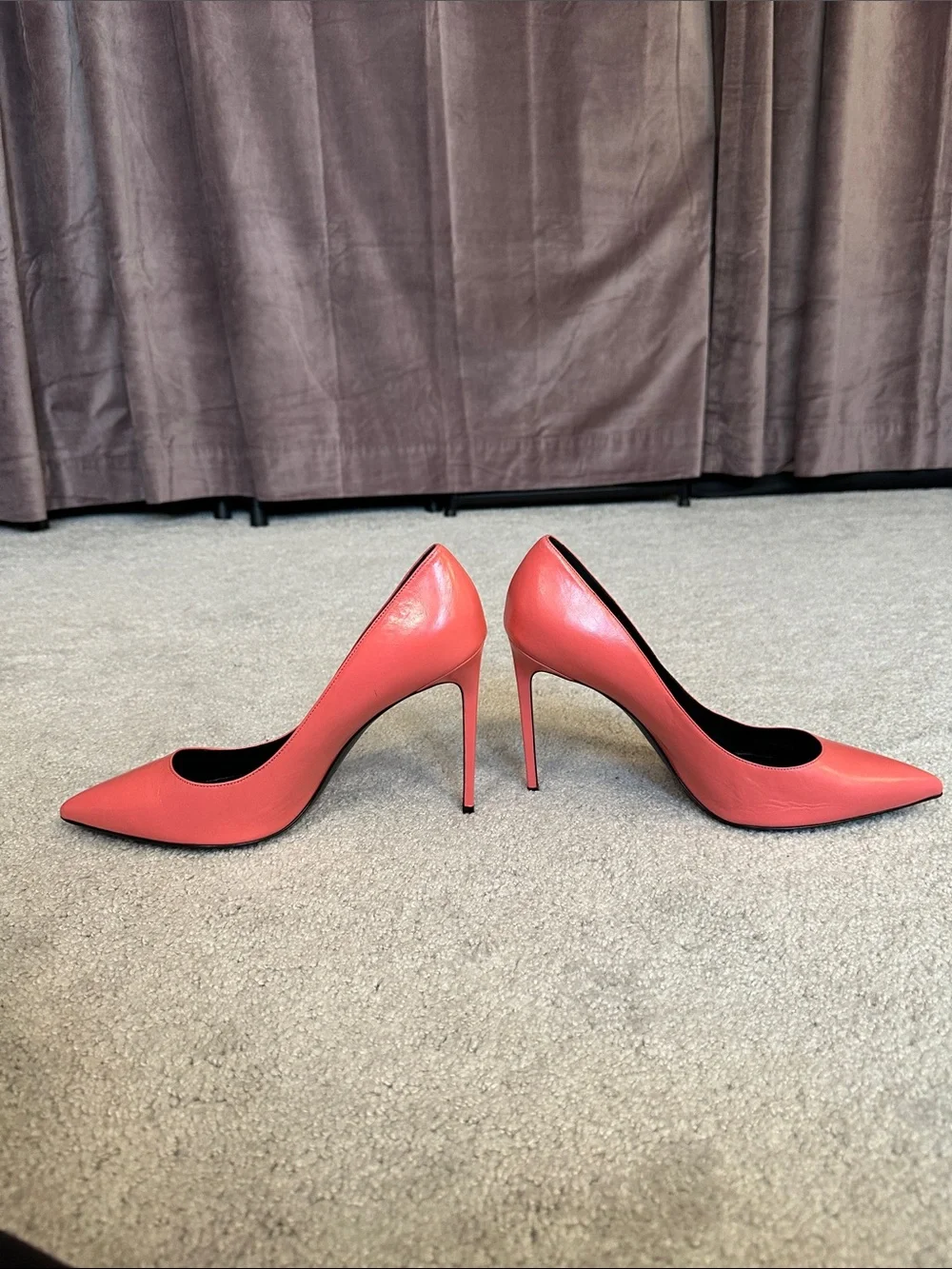 Saint Laurent Coral Leather Pointed-Toe Pumps - Picture 5 of 7